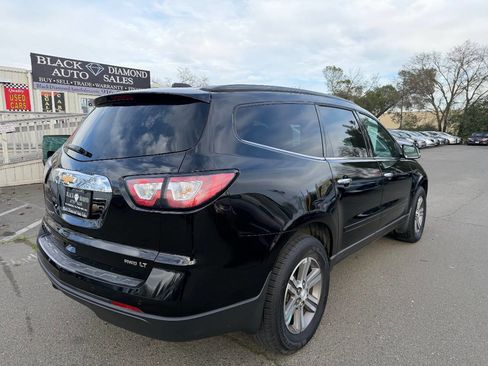 Used 2017 Chevrolet Traverse LT image 9