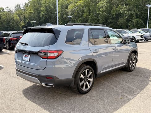 Used 2023 Honda Pilot Touring image 6