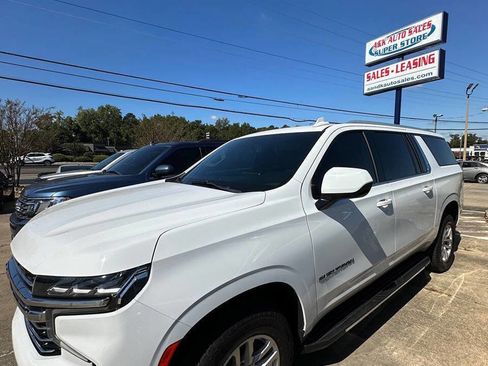 Used 2021 Chevrolet Suburban LT image 1