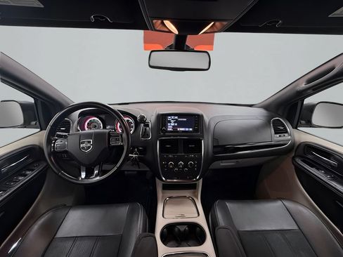 Used 2019 Dodge Grand Caravan SXT FWD image 16