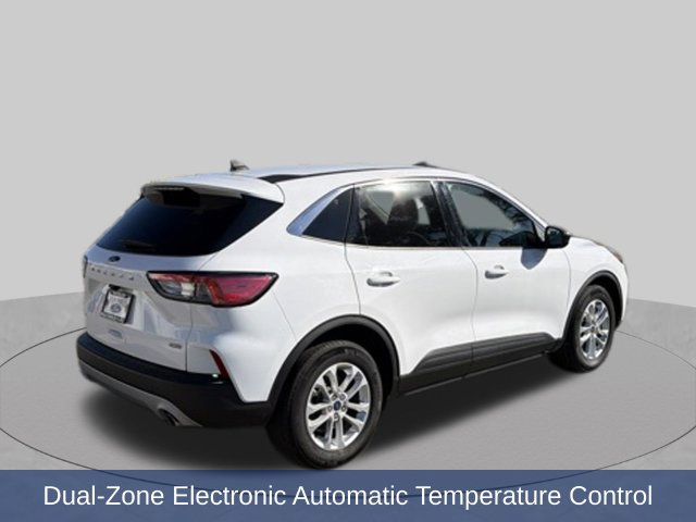 Used 2022 Ford Escape SE FWD image 3