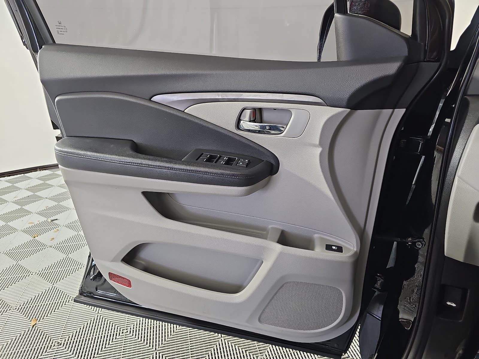 Used 2020 Honda Pilot LX image 25