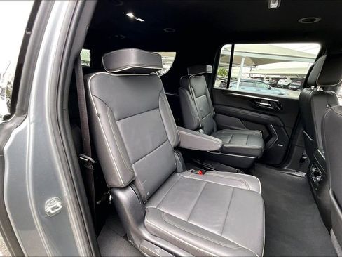 Used 2025 Chevrolet Suburban Premier image 37