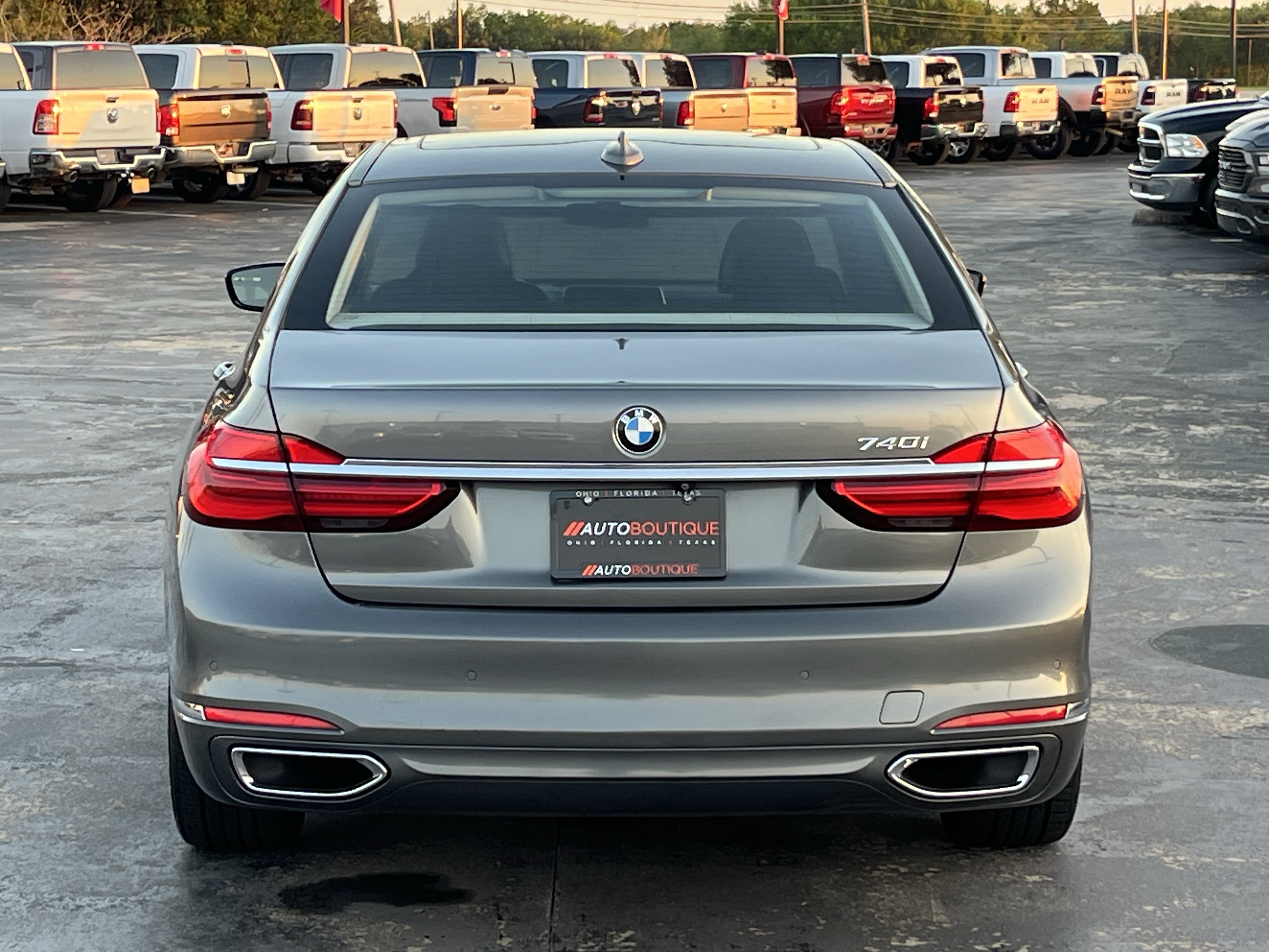 Used 2017 BMW 740i RWD image 11