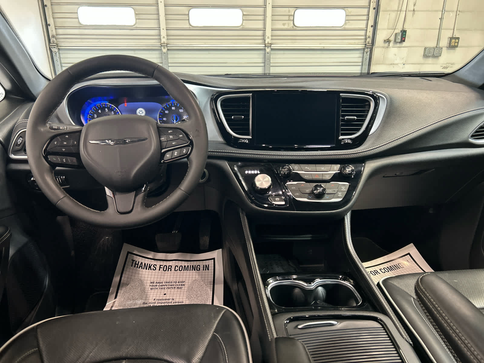 Used 2026 Chrysler Pacifica Limited w/ S Appearance Package FWD image 4
