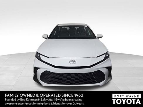 Used 2025 Toyota Camry SE FWD image 3