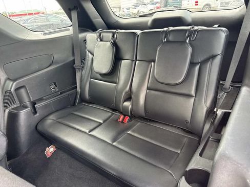 Used 2020 Ford Explorer XLT w/ Equipment Group 202A AWD/4WD image 18