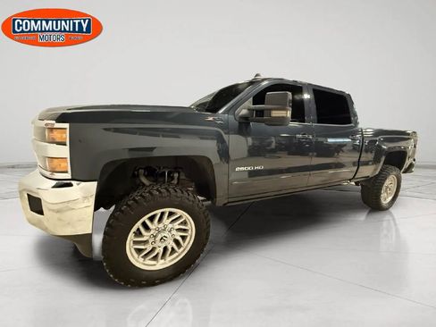 Used 2019 Chevrolet Silverado 2500 LT image 2
