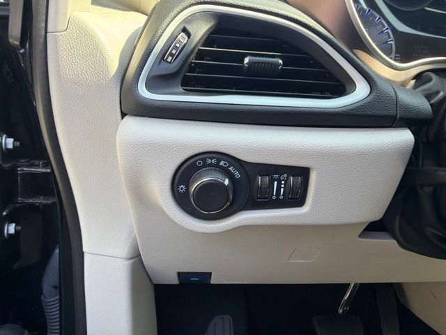 Used 2024 Chrysler Voyager LX FWD image 20