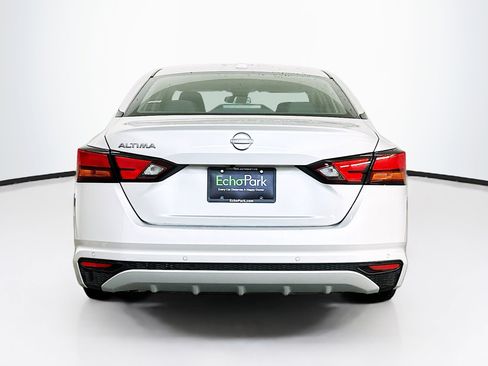 Used 2025 Nissan Altima 2.5 SV FWD image 7