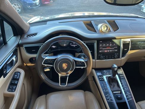 Used 2018 Porsche Macan S image 21