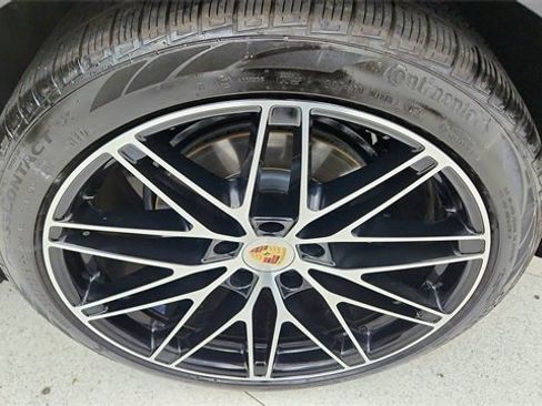 Used 2025 Porsche Macan 4S Electric image 57