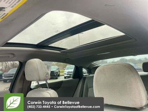 Used 2017 Chevrolet Malibu LT image 23