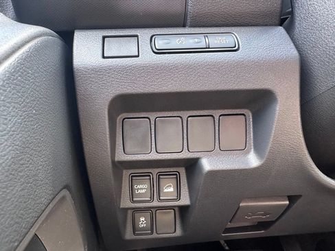 Used 2023 Nissan Frontier SV AWD/4WD image 32
