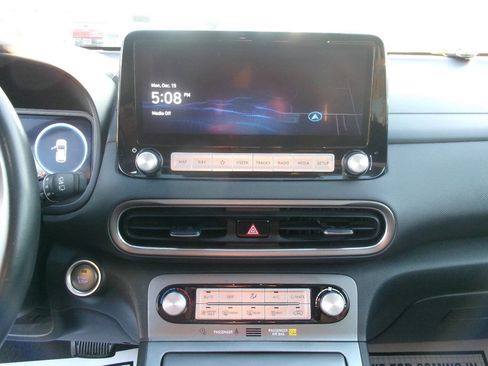 Used 2023 Hyundai Kona SEL image 17