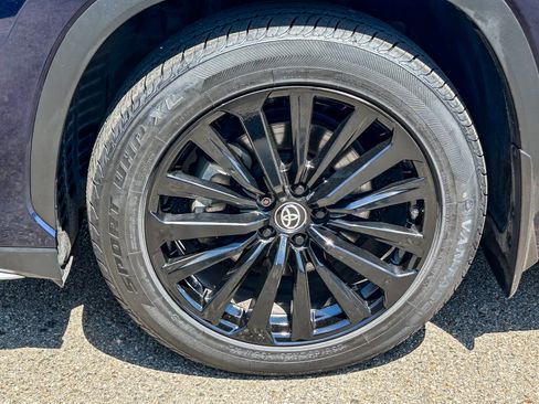Used 2023 Toyota Highlander XSE FWD image 10