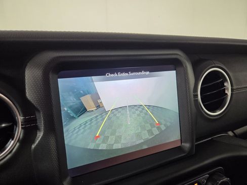 Used 2022 Jeep Wrangler Unlimited Sahara AWD/4WD image 15