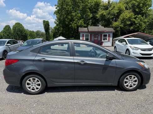 Used 2012 Hyundai Accent GLS FWD image 18