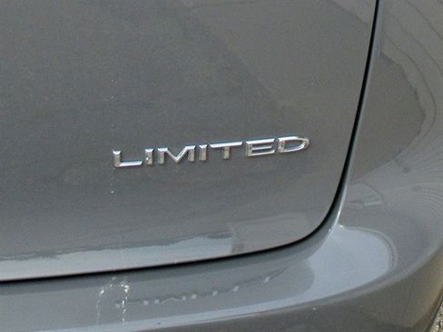 Used 2022 Chrysler Pacifica Limited image 45