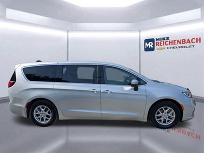 Used 2023 Chrysler Pacifica Touring-L