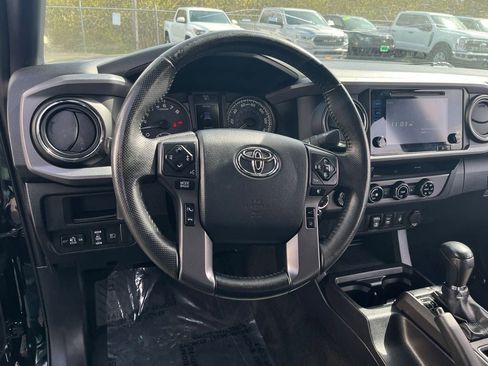 Used 2018 Toyota Tacoma TRD Off-Road AWD/4WD image 15