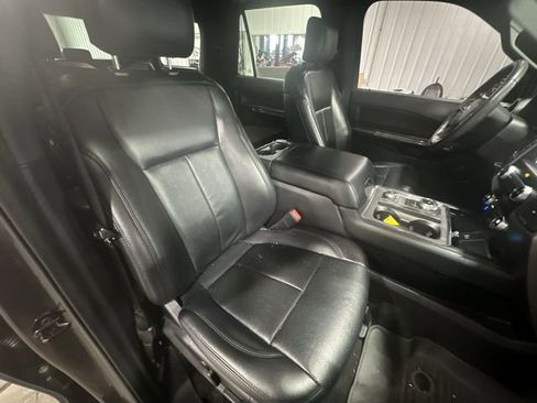 Used 2020 Ford Expedition XLT w/ Equipment Group 202A AWD/4WD image 32