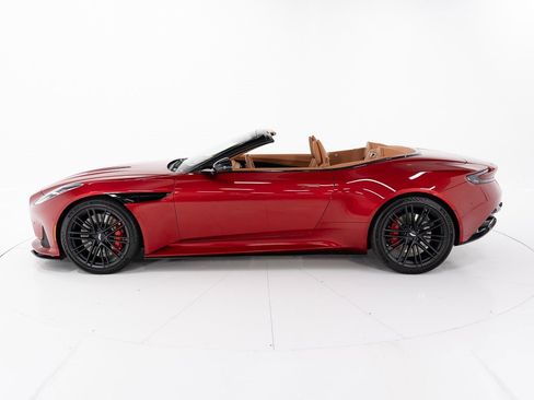 Used 2025 Aston Martin DB12 Convertible image 2