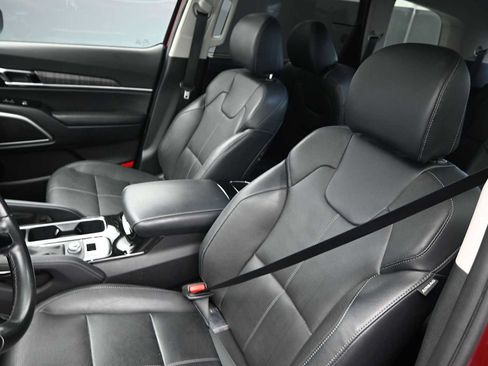 Used 2023 Kia Telluride EX w/ EX Captain's Chair Package FWD image 21
