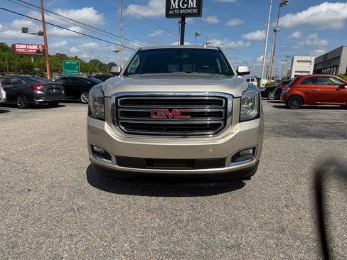 Used 2017 GMC Yukon SLE w/ SLE Value Package AWD/4WD image 6