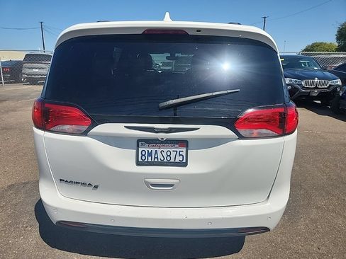 Used 2019 Chrysler Pacifica Touring-L w/ S Appearance Package FWD image 11