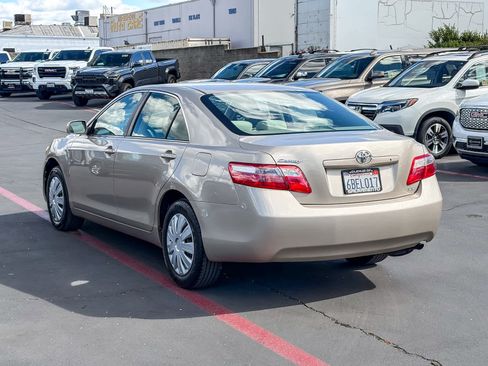 Used 2007 Toyota Camry LE image 2