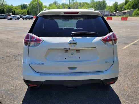 Used 2015 Nissan Rogue SV w/ SV Premium Package FWD image 10