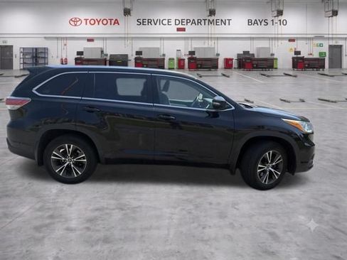 Used 2016 Toyota Highlander XLE w/ Protection Package #3 AWD/4WD image 6