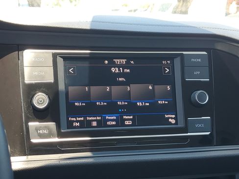 Certified 2022 Volkswagen Jetta SE FWD image 24
