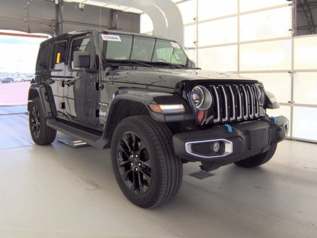 Used 2023 Jeep Wrangler Unlimited Sahara w/ Cold Weather Group AWD/4WD image 3
