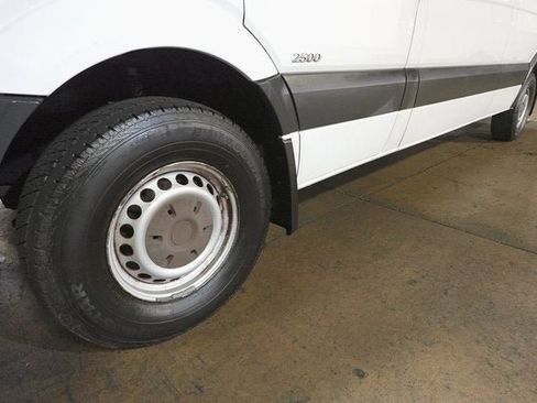 Used 2011 Freightliner Sprinter 2500 image 21