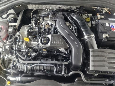 Used 2023 Volkswagen Jetta SE w/ Panoramic Sunroof Package image 30