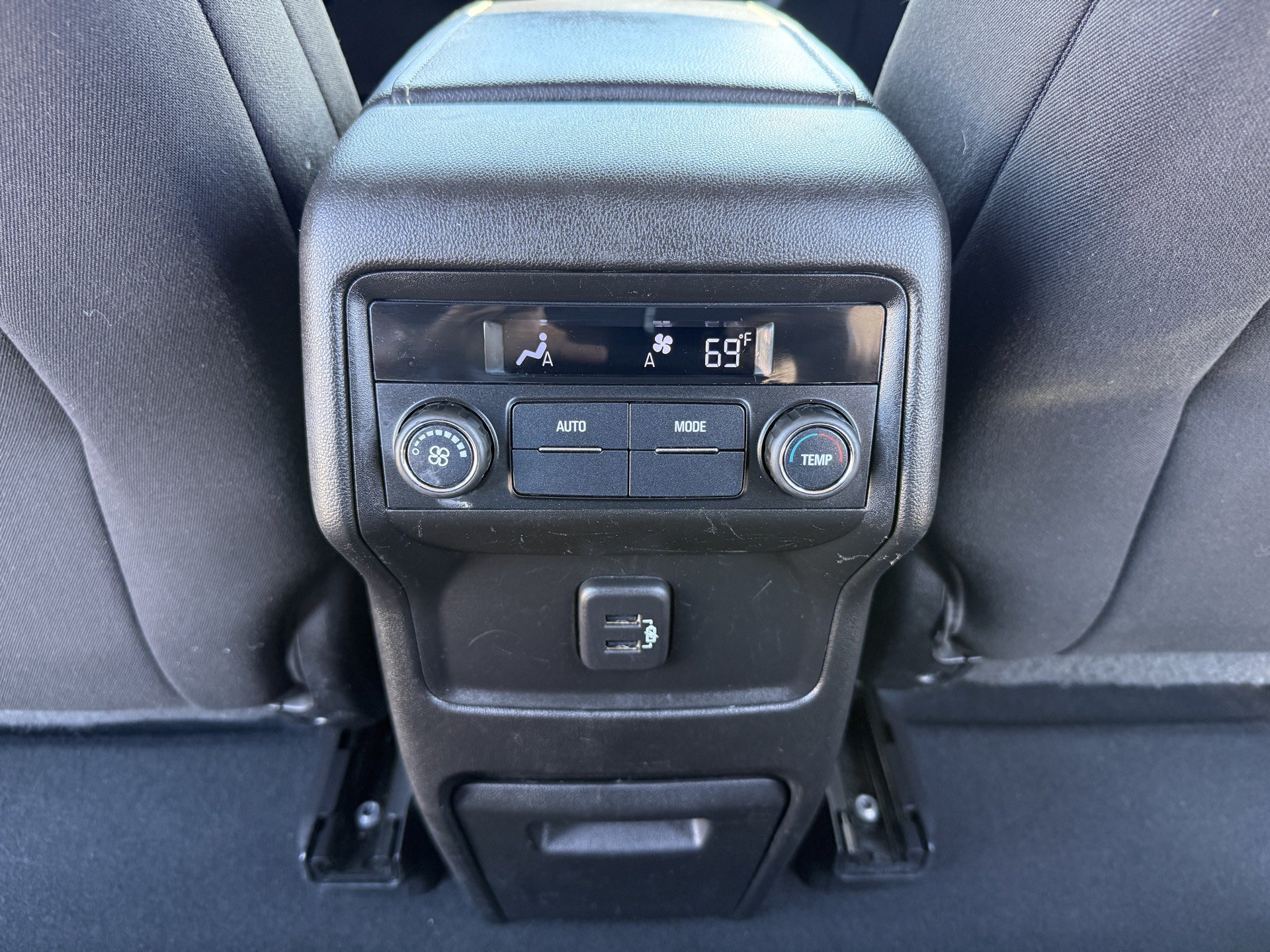 Used 2019 GMC Acadia SLE w/ LPO, Black Accent Package FWD image 34
