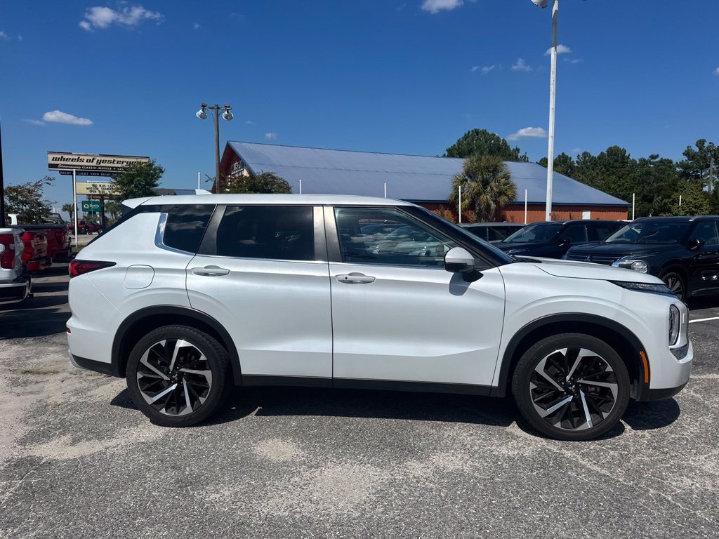 Used 2024 Mitsubishi Outlander SE AWD/4WD image 2