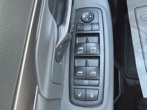 Used 2016 RAM 1500 Classic SLT RWD image 12