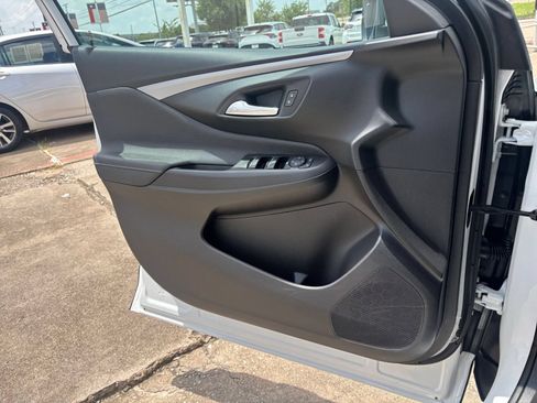 Used 2025 Buick Envista Preferred FWD image 18