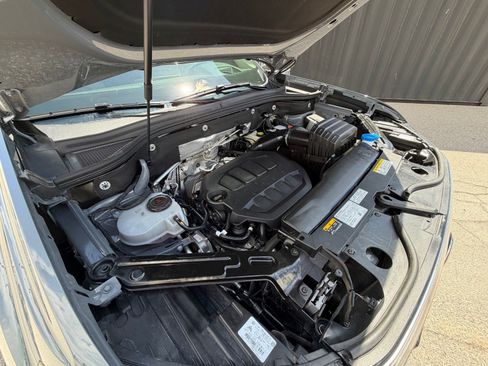 Used 2025 Volkswagen Atlas SEL AWD/4WD image 35