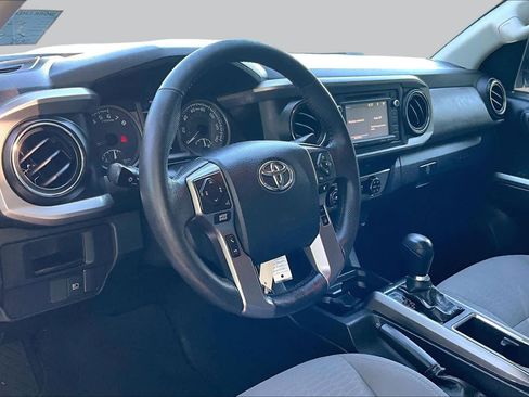 Certified 2019 Toyota Tacoma SR5 AWD/4WD image 16