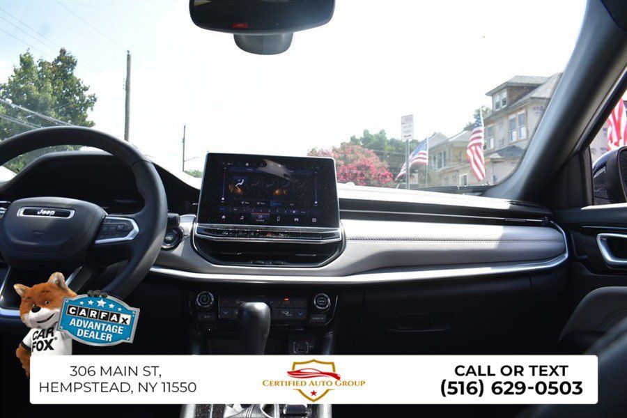 Used 2025 Jeep Compass Limited AWD/4WD image 30