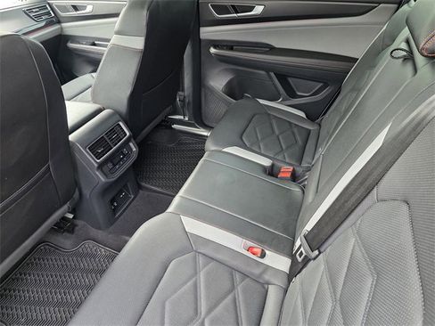 Used 2024 Volkswagen Atlas Peak Edition SEL image 22