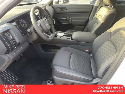 New 2025 Nissan Pathfinder SV image 11