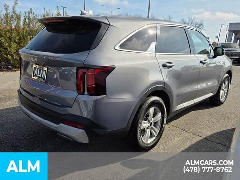 Used 2024 Kia Sorento LX image 11