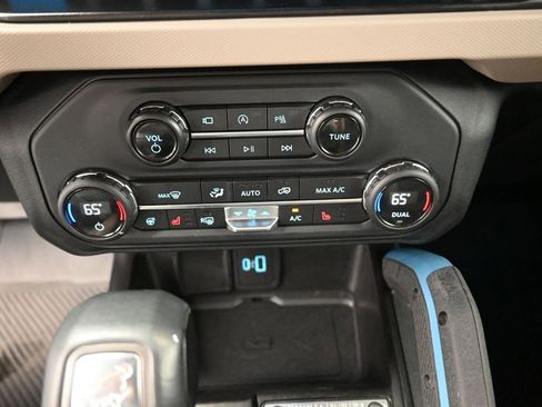 Certified 2023 Ford Bronco Wildtrak image 9