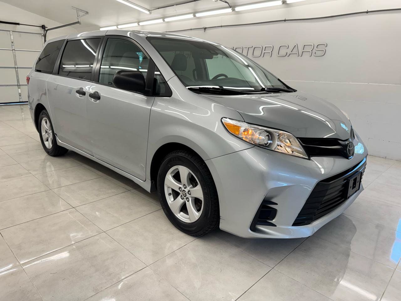 Used 2020 Toyota Sienna L FWD image 3