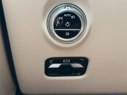 Certified 2025 Mercedes-Benz C 300 Sedan image 30